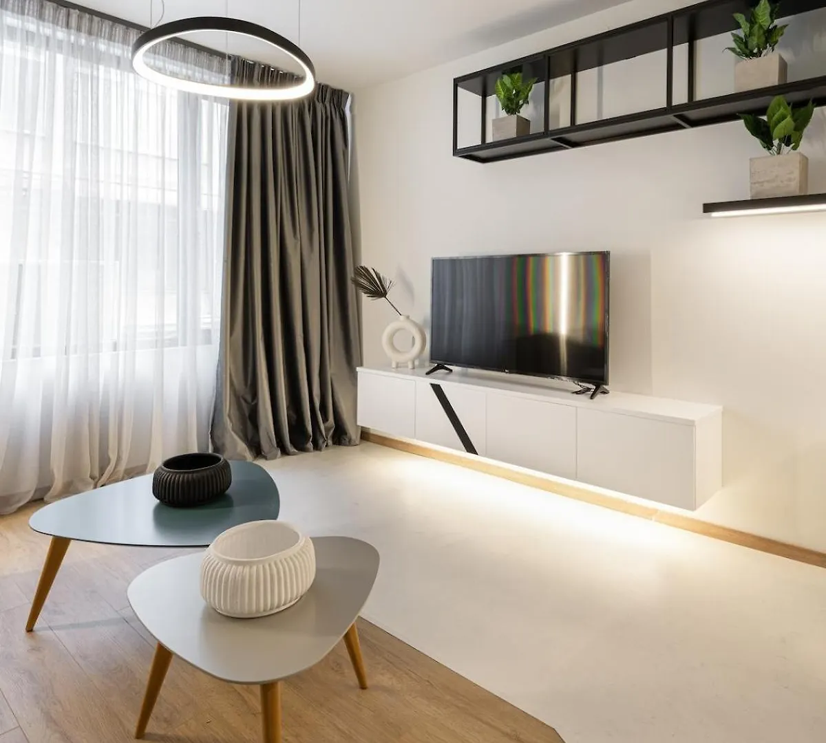 Innovative 2-Br Futuristic Flat In Ladadika Thessaloniki