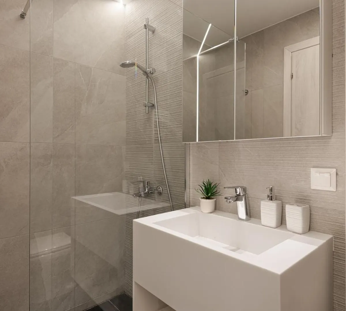 Innovative 2-Br Futuristic Flat In Ladadika Thessaloniki 0*,  Griekenland
